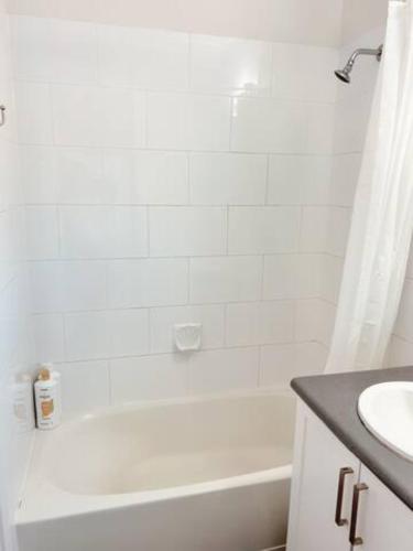 Private Entrance Entire Guest Suite - 1 bedroom in Coquitlam, Canada