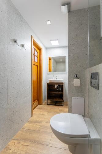 Quadruple Room with Two Bedrooms image 10