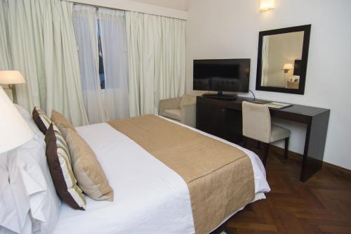 Double Room image 2
