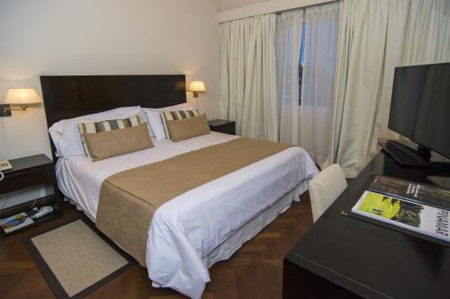 Double Room image 1