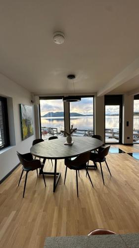 Kilátás, Nordic Waterside Escape in Ulsvag
