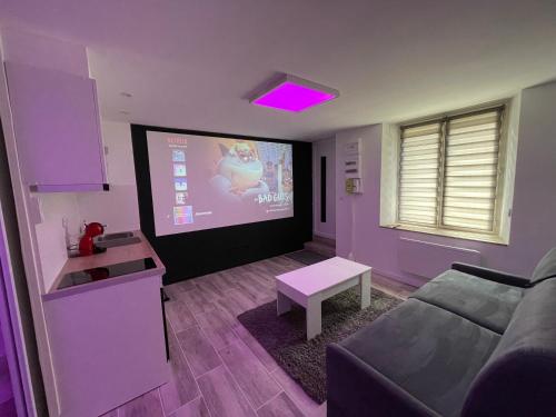 Studio Love Room spa 2 places et cinéma (Studio Love Room spa 2 places et cinema) in Saint-Mesmes