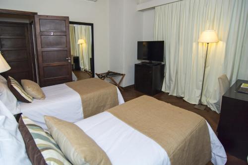 Twin Room image 2