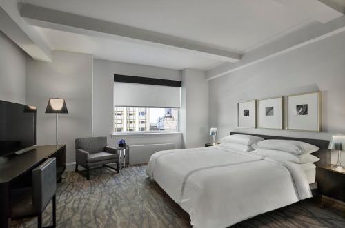 One Bedroom Premium Suite image 6