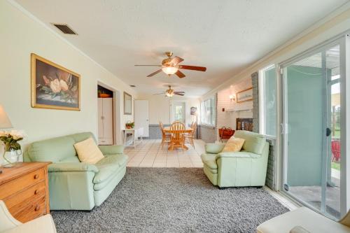 Lakefront Deltona Vacation Rental with Dock and Kayaks