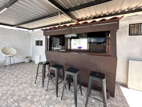 Town Gem Getaway 3 Bed House with Pool