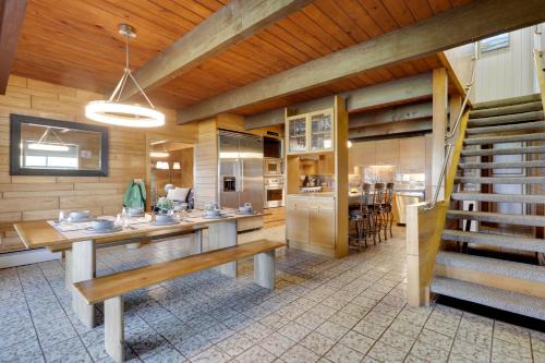 Waterfront Barrington Estate with Hot Tub! in Barrington, USA