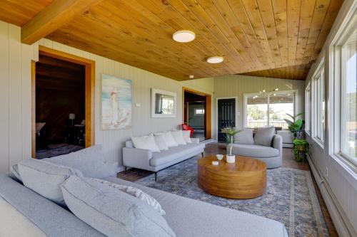Waterfront Barrington Estate with Hot Tub! in Barrington, USA