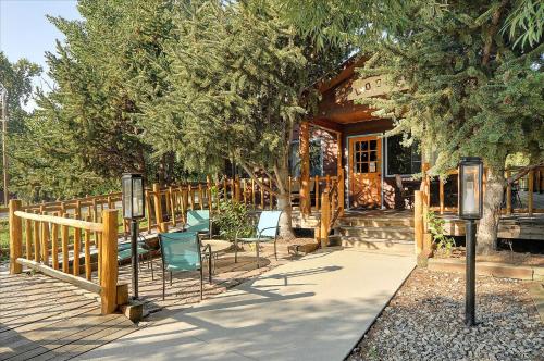 Vista Court Cabins & Lodge