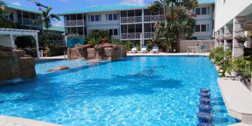 Seven Mile Beach Resort - 수영장