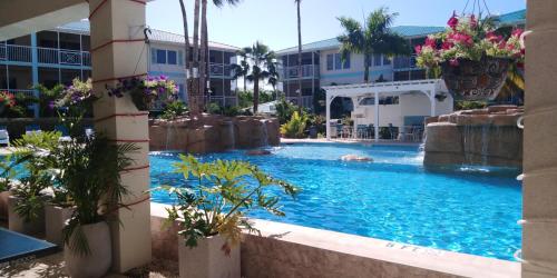 Seven Mile Beach Resort - 수영장