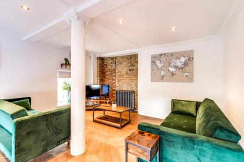 บริการและสิ่งอำนวยความสะดวก, Entire 3 Bedroom House Contractors Families Relocators in วาร์