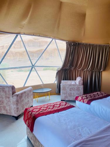1 double bed, 4 twin beds