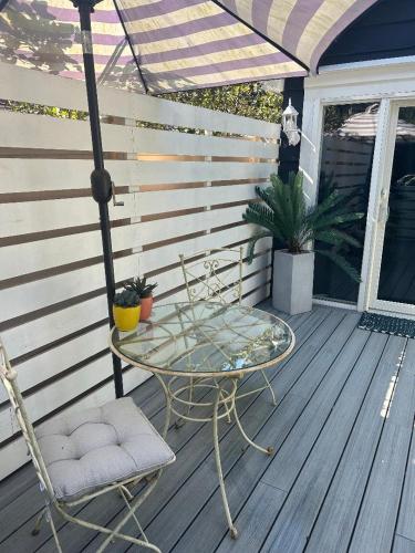Adorable 1 bedroom cottage in Forest Hills, USA