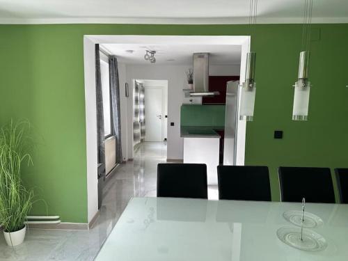 Outlet Center House with Garden & Parking in Parndorf