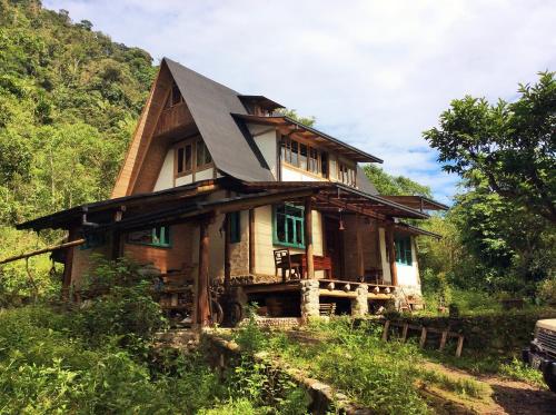 Зовнішній вигляд готелю, Sacha Urco Lodge -Private Cloud Forest Reserve in Mindo- Lugar remoto- 4x4 recommended in Міндо