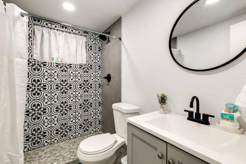 Stylish 2BR central Fast Wi fi virg2 in Miami, USA