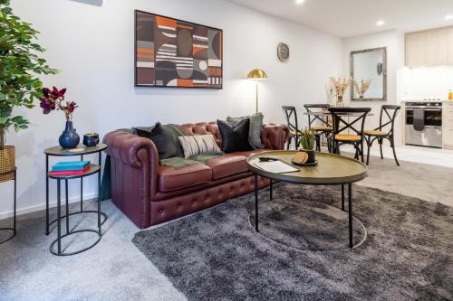 Designer Detailing in the CBD: 2 bed 2.5 bath