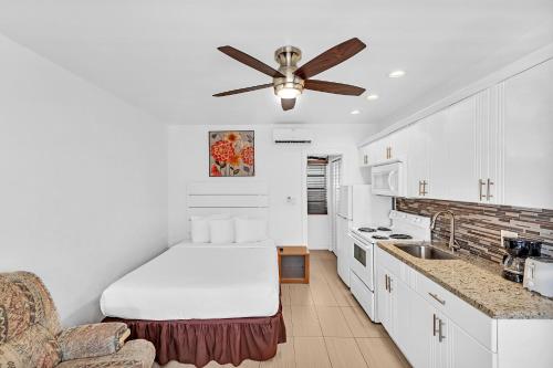 Amazing Two-Bedroom Apartment Next to the Beach - image 11