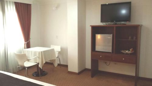 Deluxe Double or Twin Room image 5