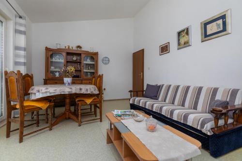 Apartments with a parking space Dugi Rat Omis - 11483 - image 6