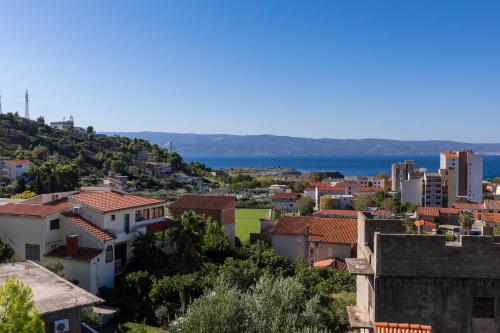 Apartments with a parking space Dugi Rat Omis - 11483 - image 3
