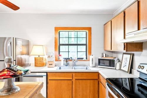 Sweet Tea Cottage-Cullman in Hanceville, USA