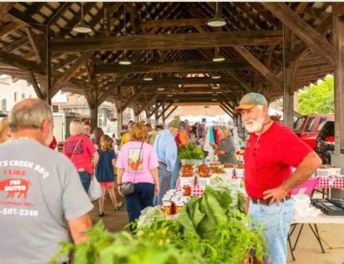 SweetSuiteCullman-couples retreat tiny home dwntwn detail