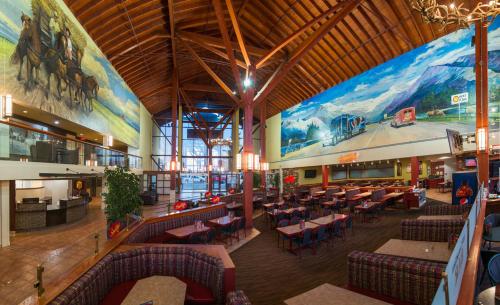 Pub/Lounge, Super 8 By Wyndham Sherwood Park/Edmonton Area in Sherwood Park