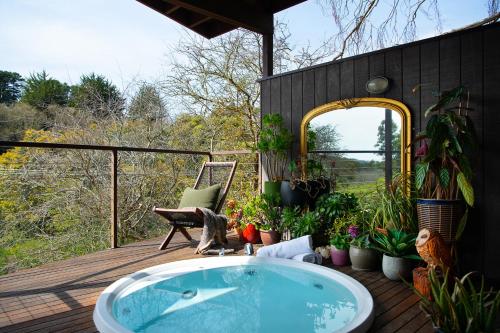 Treehouse Spa Villa Daylesford