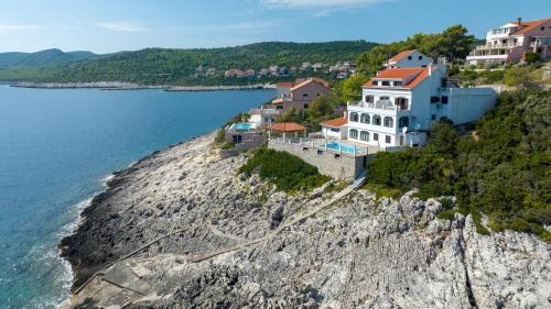 Family friendly apartments with a swimming pool Zavalatica, Korcula - 183 in Zavalatica