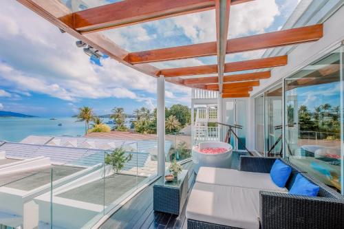 شرفة/ تراس, فندق ذا بريفيليج إزرا بيتش كلوب (The Privilege Hotel Ezra Beach Club) in بو بوت