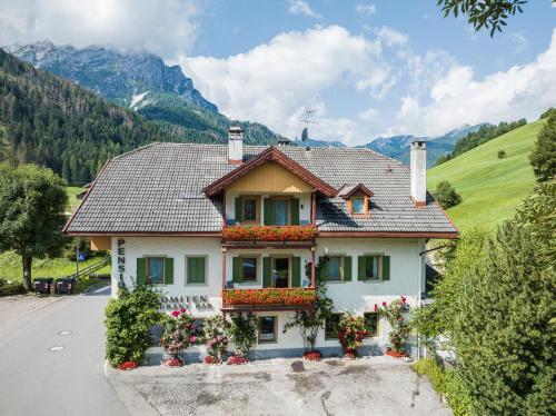  Gasthof Albergo Dolomiten, Pension in Prags