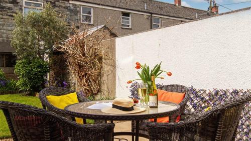 1 Marine Terrace sleeps 4 in Wadebridge