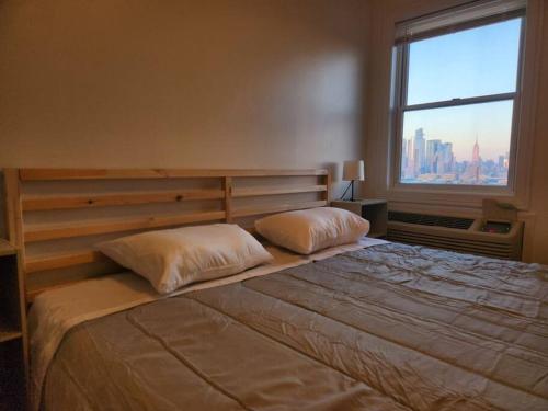 Luxurious 2 bed ! mins to NYC!