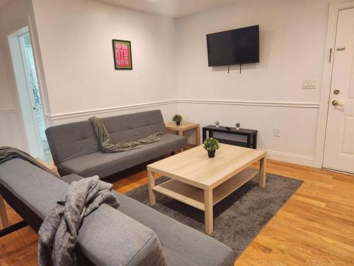 Luxurious 2 bed ! mins to NYC!