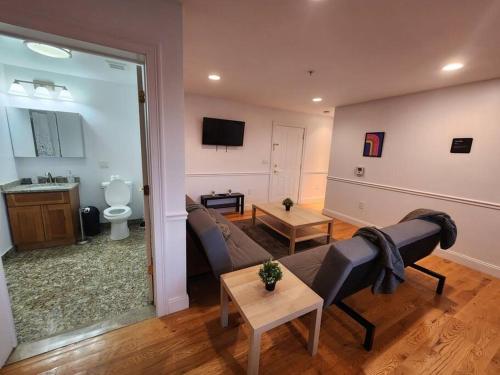 Luxurious 2 bed ! mins to NYC!