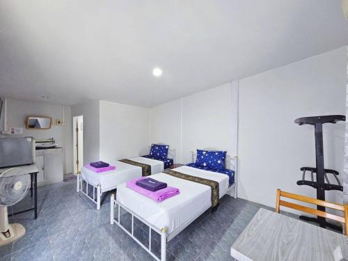 P.California Inter Hostel Room Type - Standard Twin Room