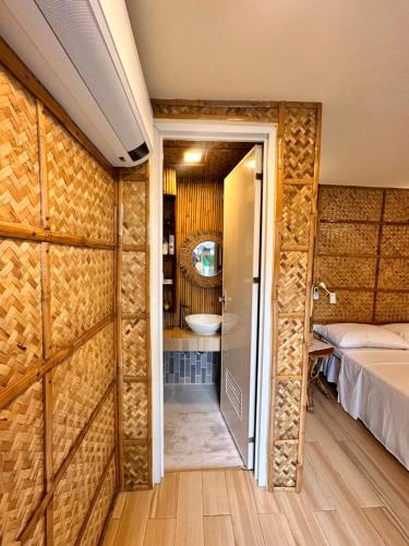 Bamboo House Beach Lodge & Restaurant in Aninuan