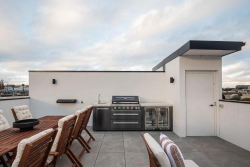 Three-Bedroom Townhouse image 10