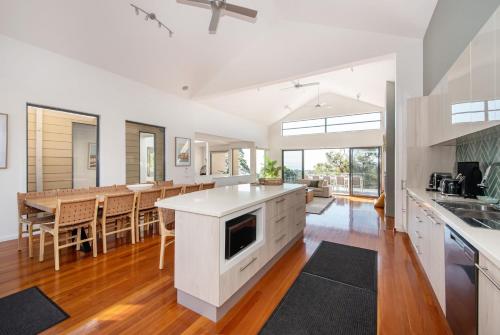 Bayview Bliss - Gas Heated Spa and Solar Heated Pool