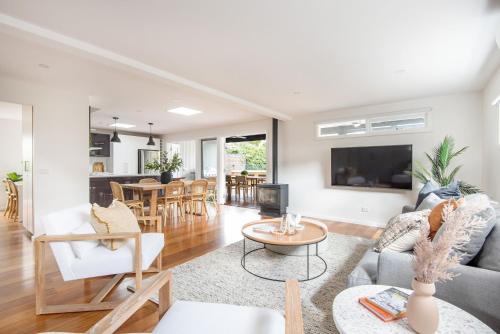 Elizabeth Lodge with Spa Walk to beach - Capel Sound