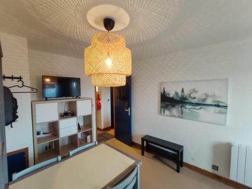 ห้องส่วนกลางสำหรับนั่งเล่น/ดูทีวี, Val Louron Pied des pistes apartment 34 m² 5 pers in อาเดอร์วีแยล-ปูเชิร์ก