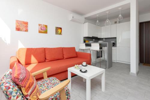 Chłodna Apartments with a City View Wola by Noclegi Renters, Warsaw