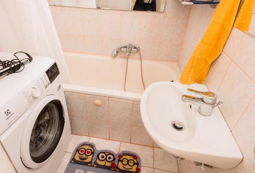 Minion & Snoopy Apartman - image 3