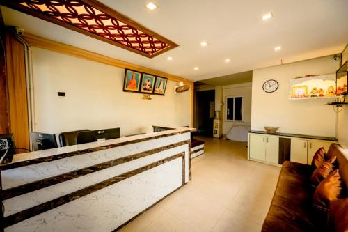 Goroomgo Jagdish Palace Puri