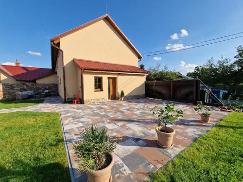 ทัศนียภาพภายนอกโรงแรม, Rodinný dům u rybníka v blízkosti Olomouce (Rodinny dum u rybnika v blizkosti Olomouce) in เซร์โนบีร์