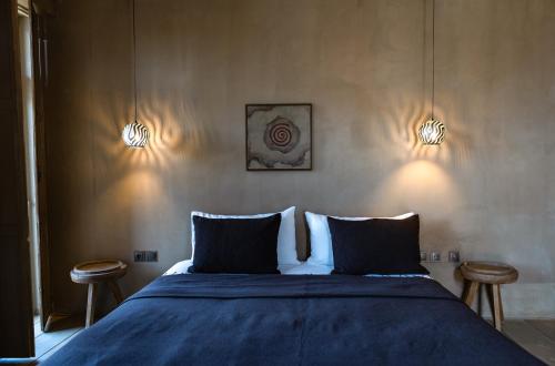 1 king bed, 1 twin bed