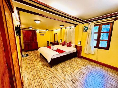 Deluxe Quadruple Room room in Vieng Savanh II Hotel