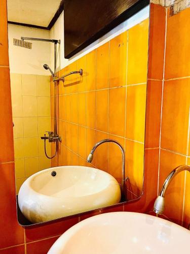 Deluxe Triple Room image 1